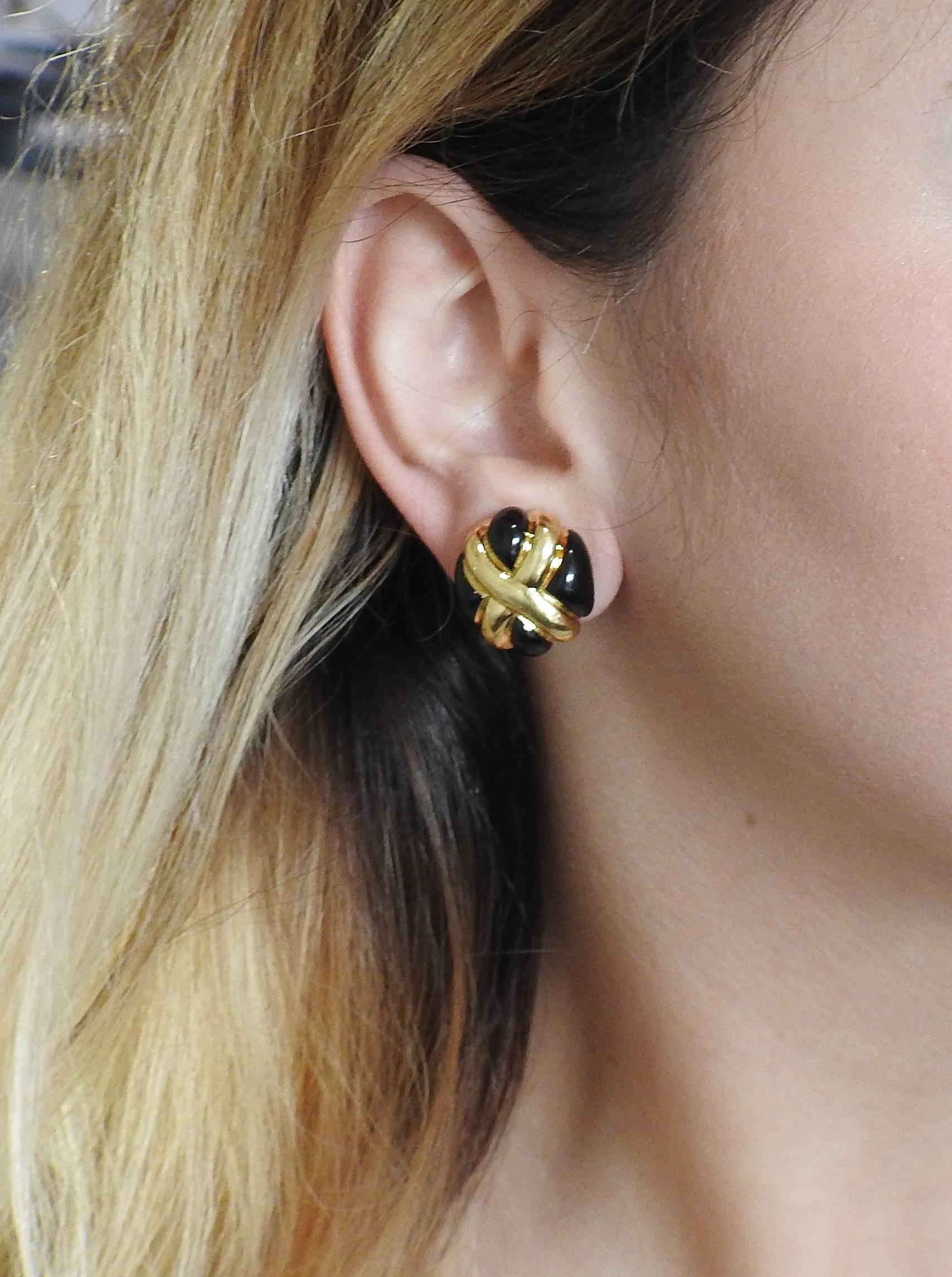 A pair of classic 18k yellow gold earrings, crafted by Andrew Clunn, decorated with onyx. Earrings are 25mm x 21mm and weigh 22.8 grams. Marked: 18k, A.Clunn