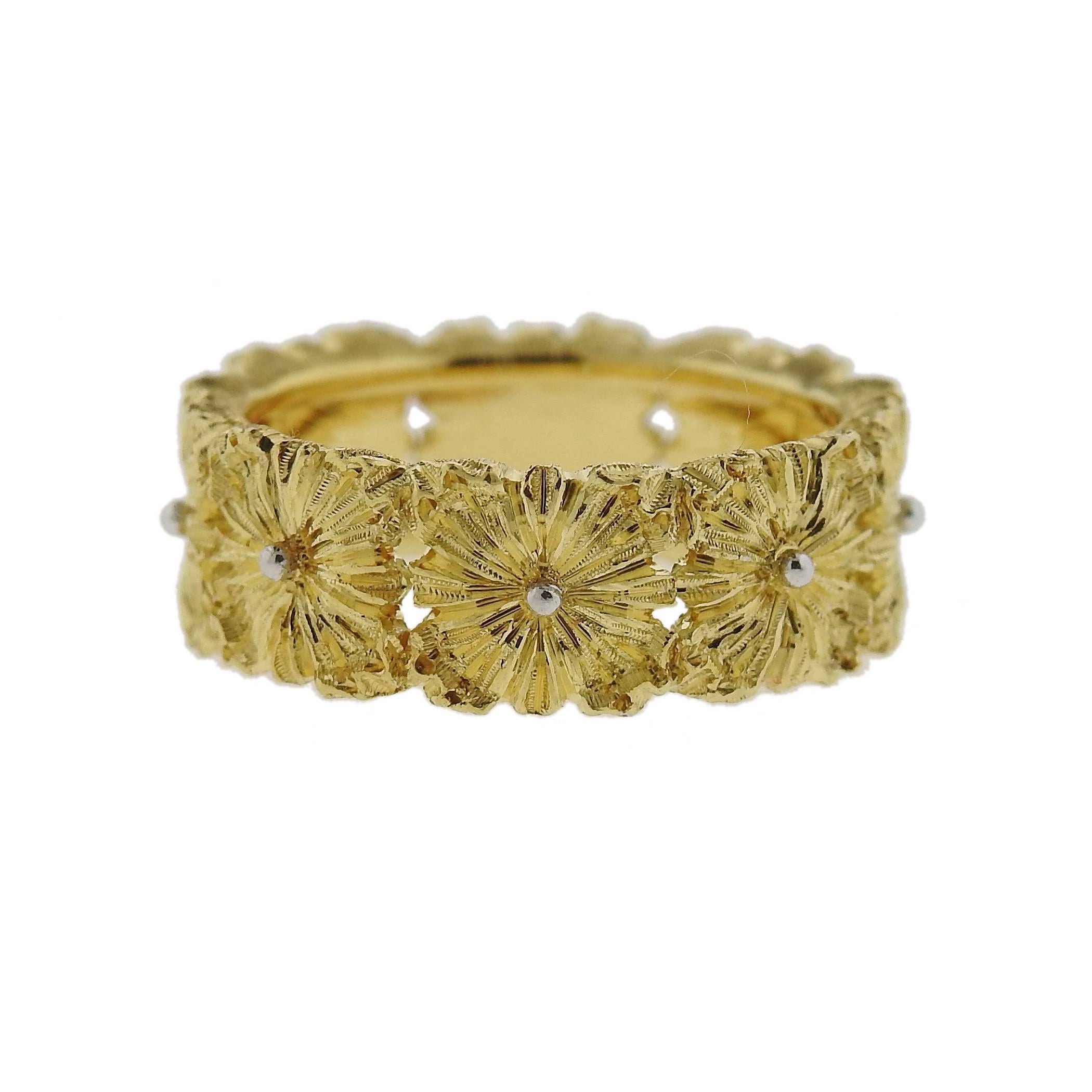 Buccellati Cassettoni Gold Flower Motif Band Ring In Excellent Condition In Lambertville, NJ