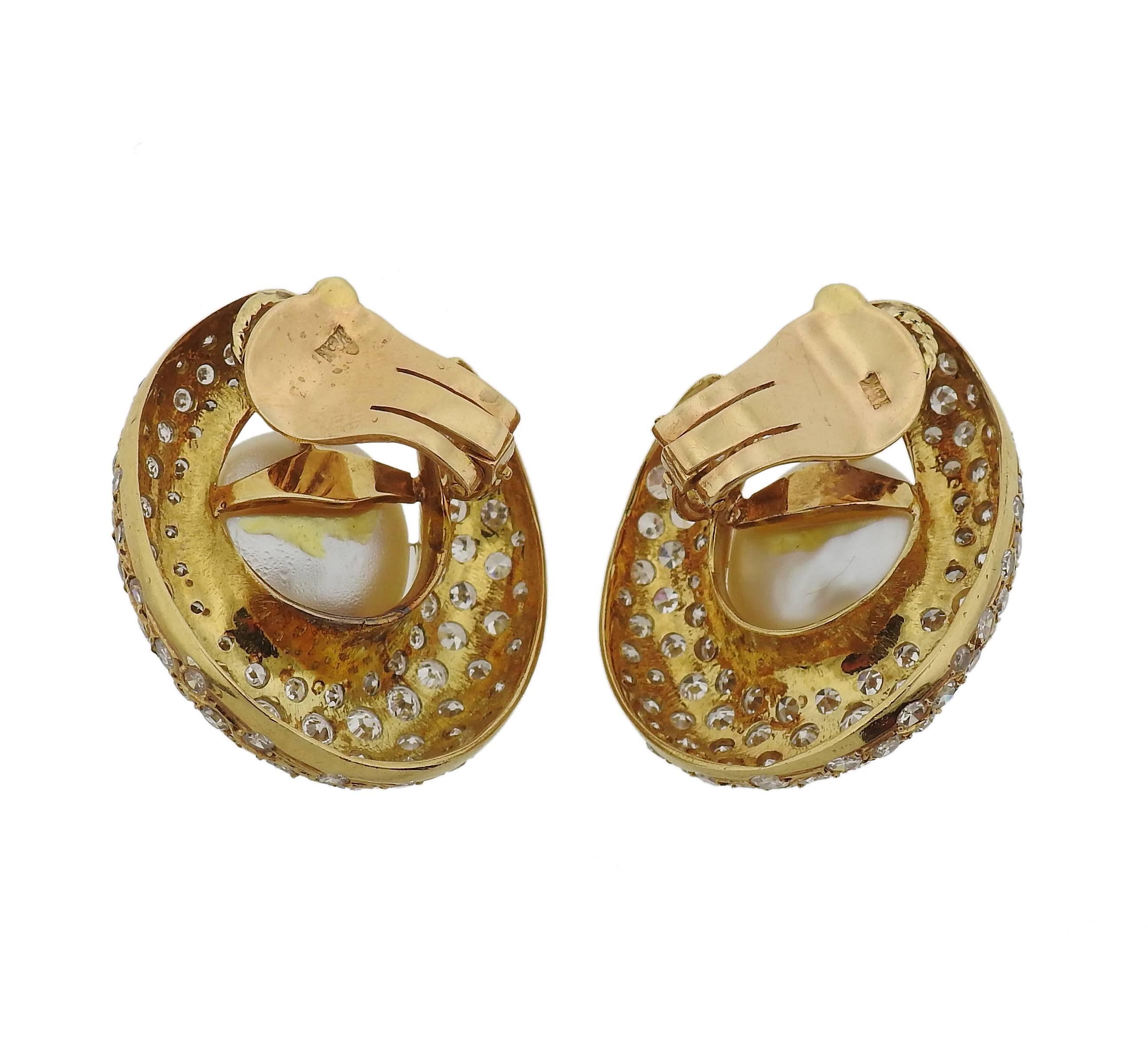 Impressive 6 Carats Diamonds South Sea Pearl Gold Earrings In Excellent Condition In Lambertville, NJ