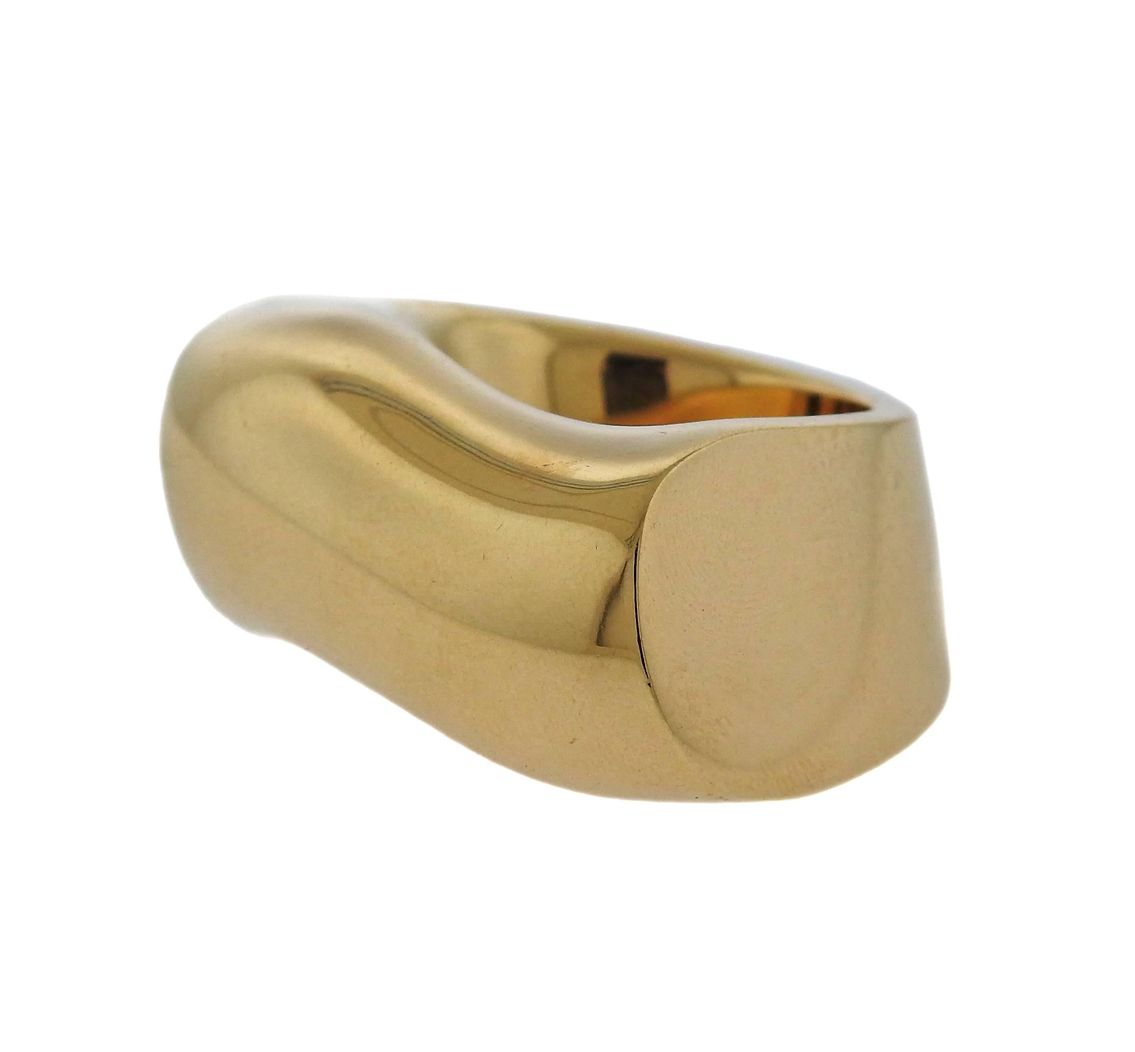 An 18k gold ring, crafted by Vhernier for Plateau collection. Ring is a size 5 3/4, ring top is 14mm x 26mm. Marked: Vhenier, 750, 24B. Weight - 28.2 grams 