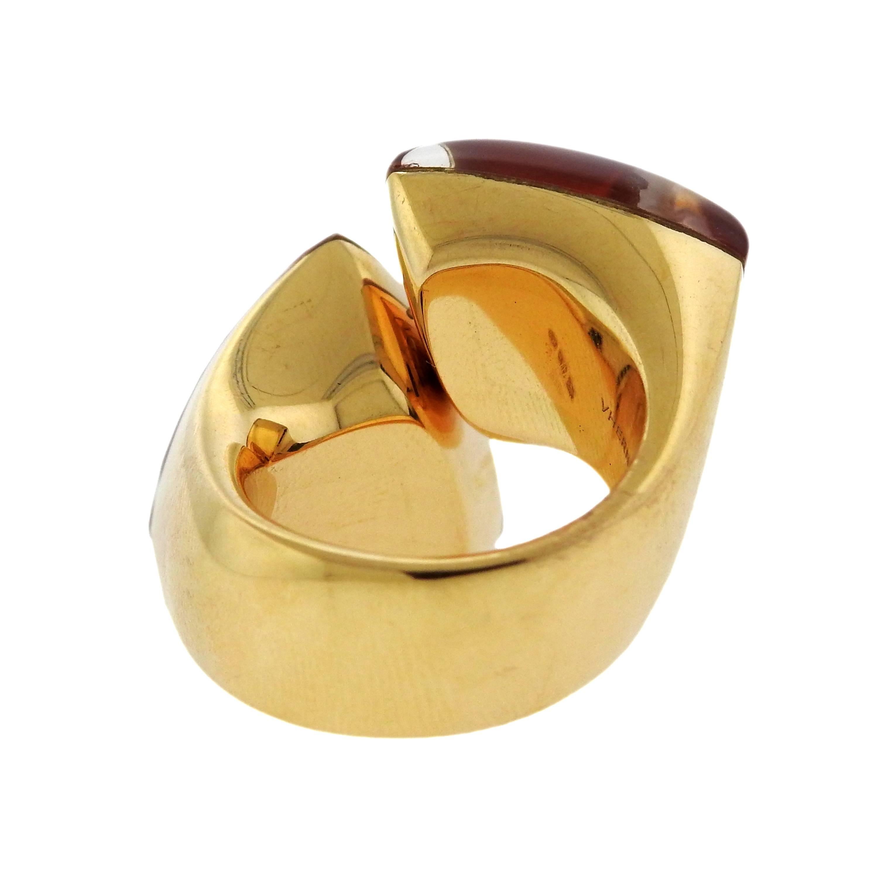 Vhernier Freccia Carnelian Rock Crystal Gold Ring In Excellent Condition In Lambertville, NJ