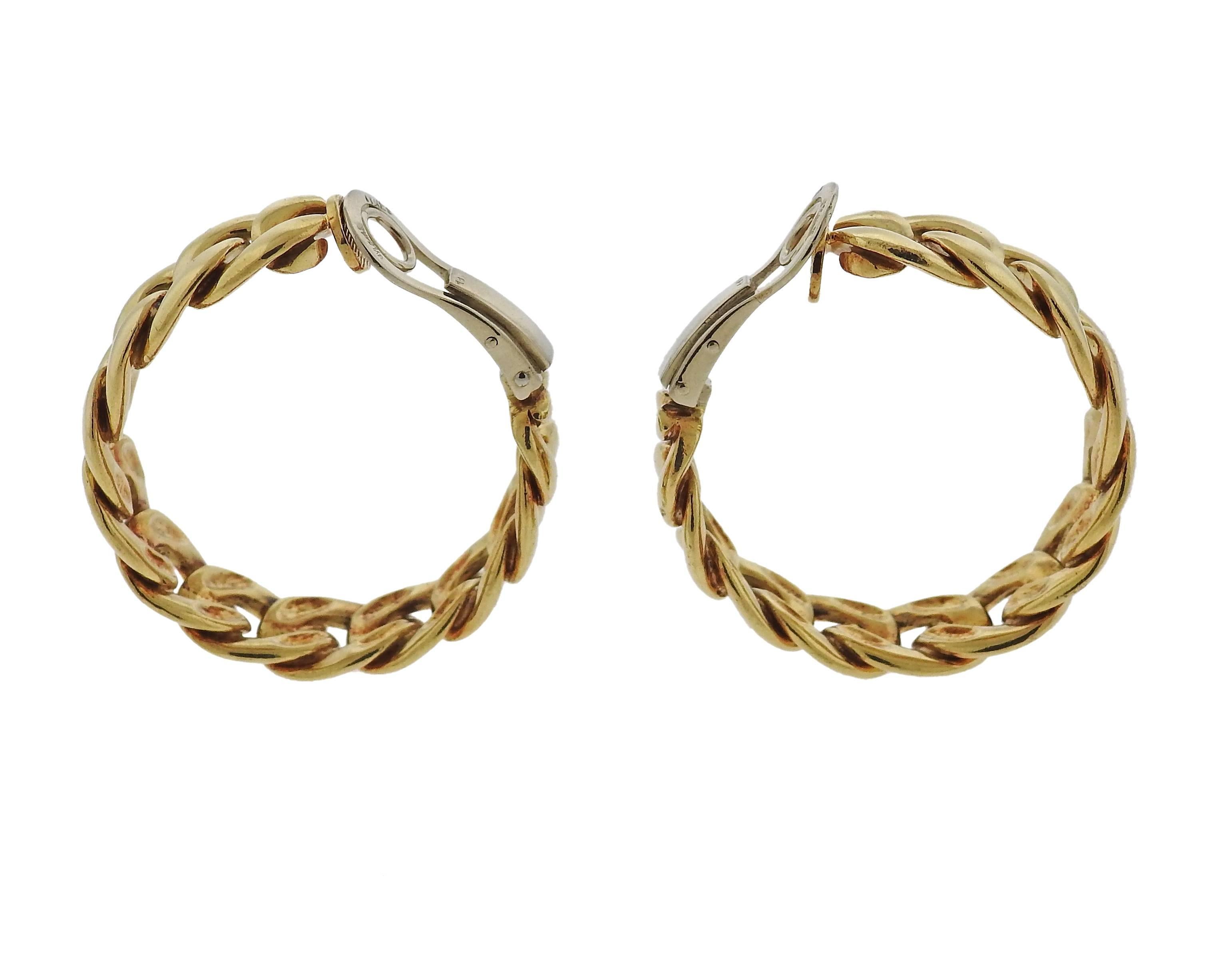18k gold hop earrings, crafted by Bulgari, featuring curb link design. Earrings are 33mm in diameter and 10.5mm wide. Marked: Bvlgari, Italy, 18k and weigh 43.5 grams 