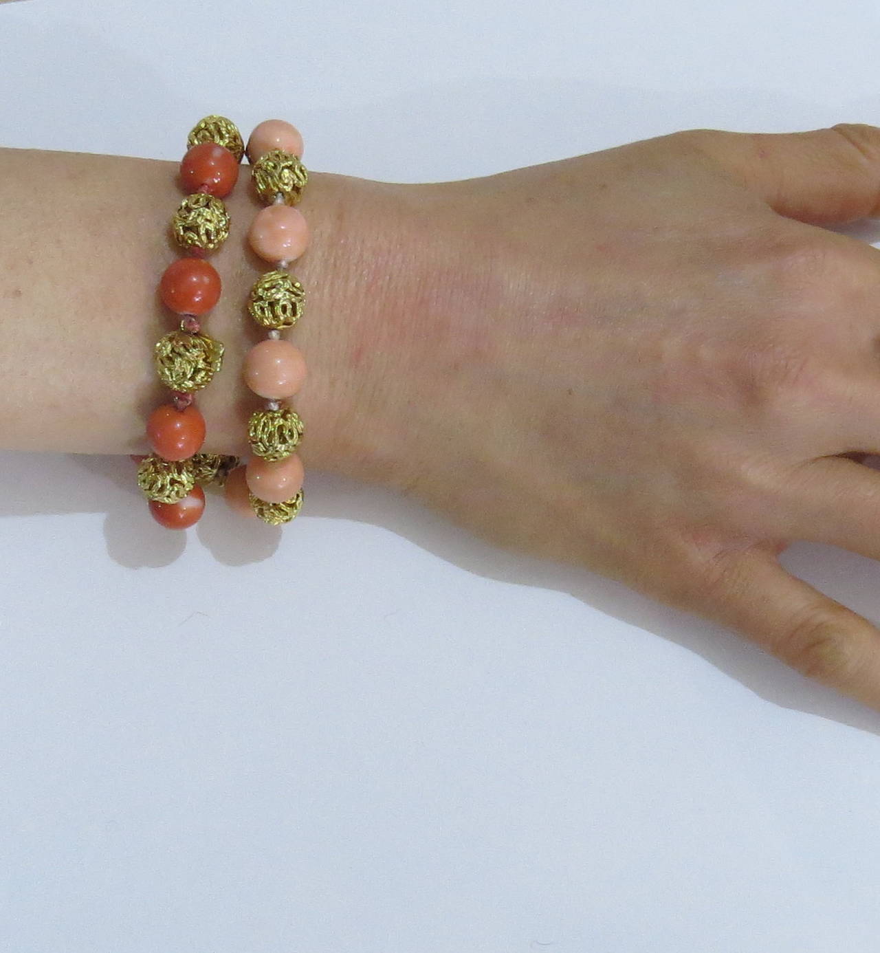 1960s Coral Bead Gold Bracelet Set In Excellent Condition In Lambertville, NJ