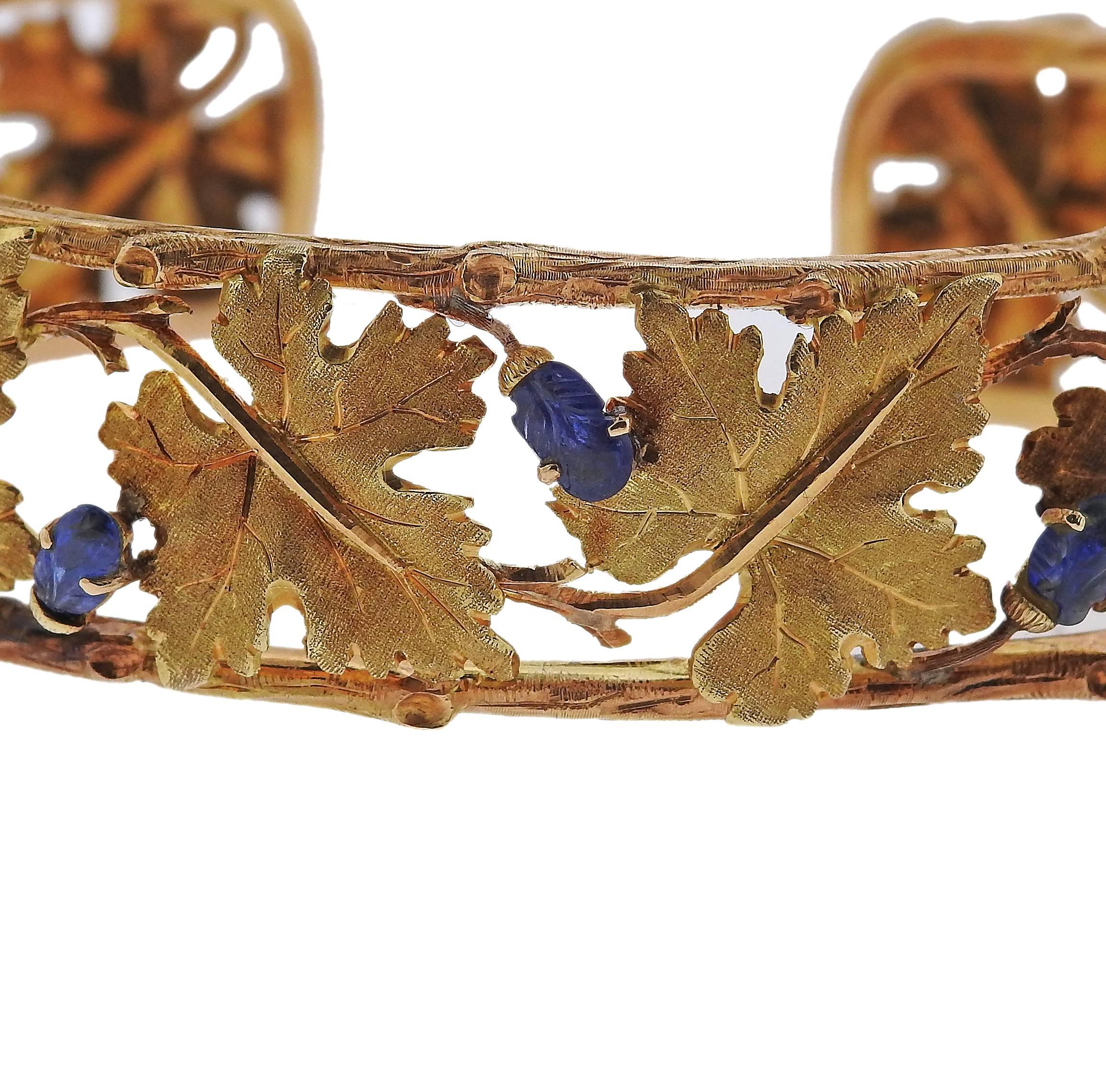 Buccellati Gold Carved Sapphire Leaf Motif Cuff Bracelet In Excellent Condition For Sale In Lambertville, NJ