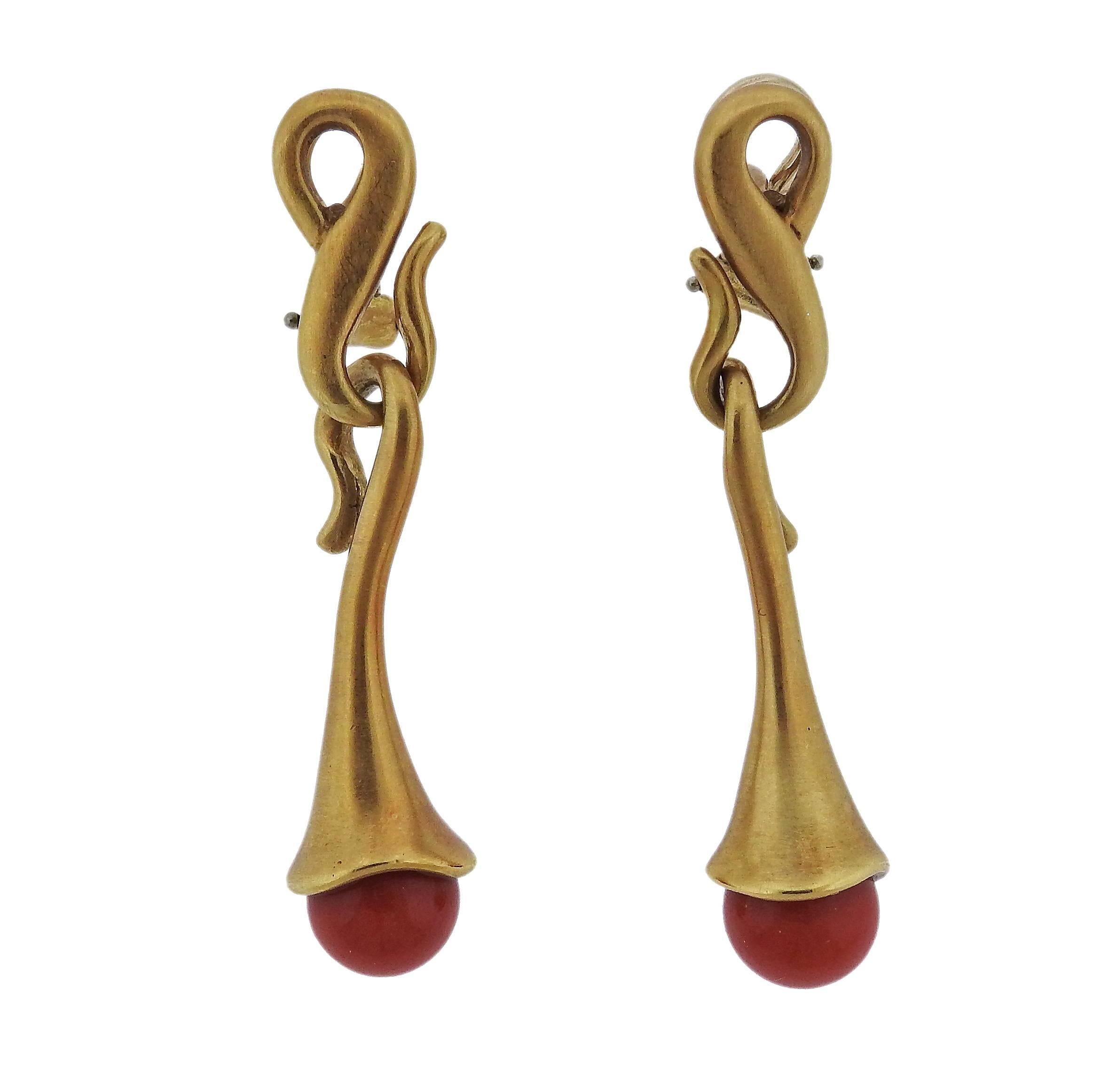 1990s Angela Cummings Gold Coral Drop Earrings In Excellent Condition In Lambertville, NJ