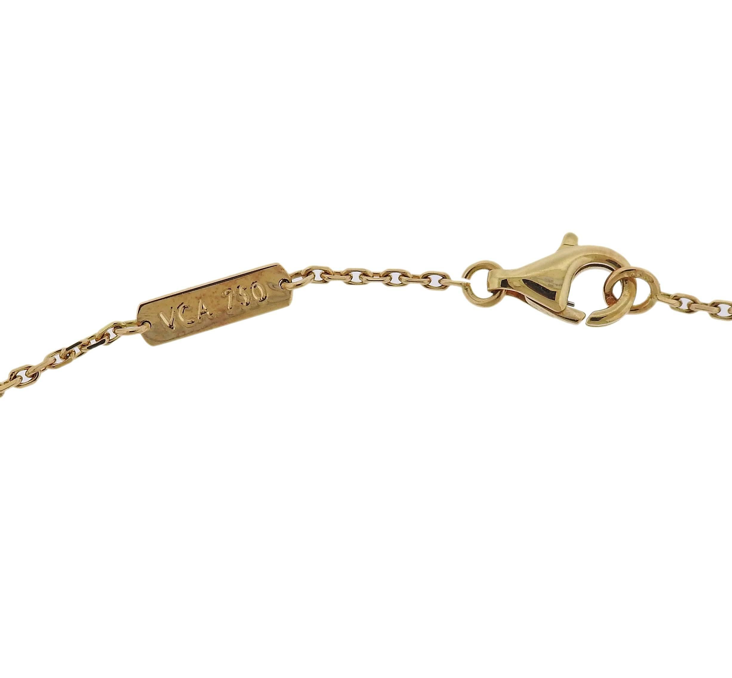 Van Cleef & Arpels Vintage Alhambra Mother-of-Pearl Gold Pendant Necklace In Excellent Condition In Lambertville, NJ