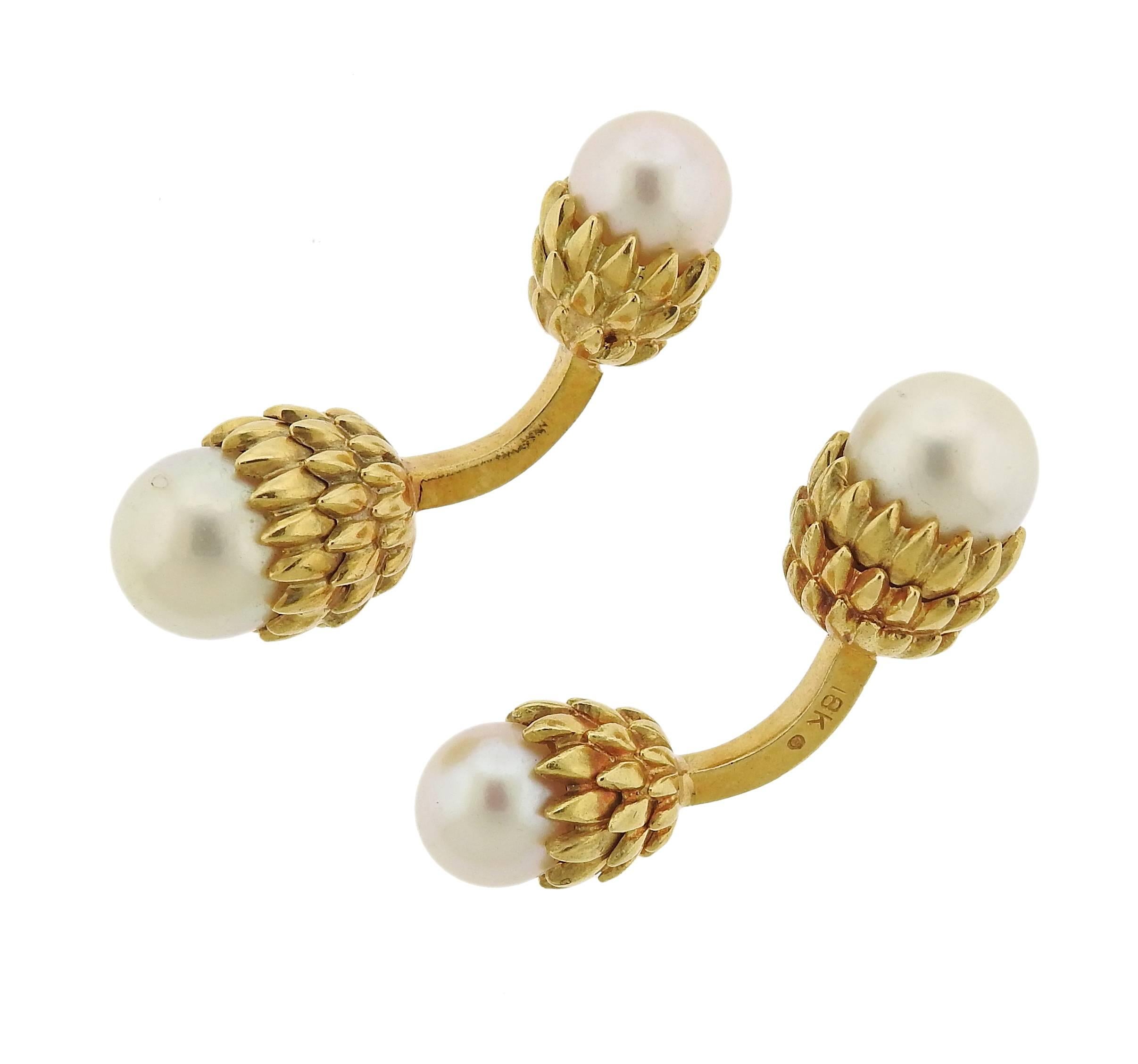 Classic Pearl Acorn Gold Cufflinks In Excellent Condition In Lambertville, NJ