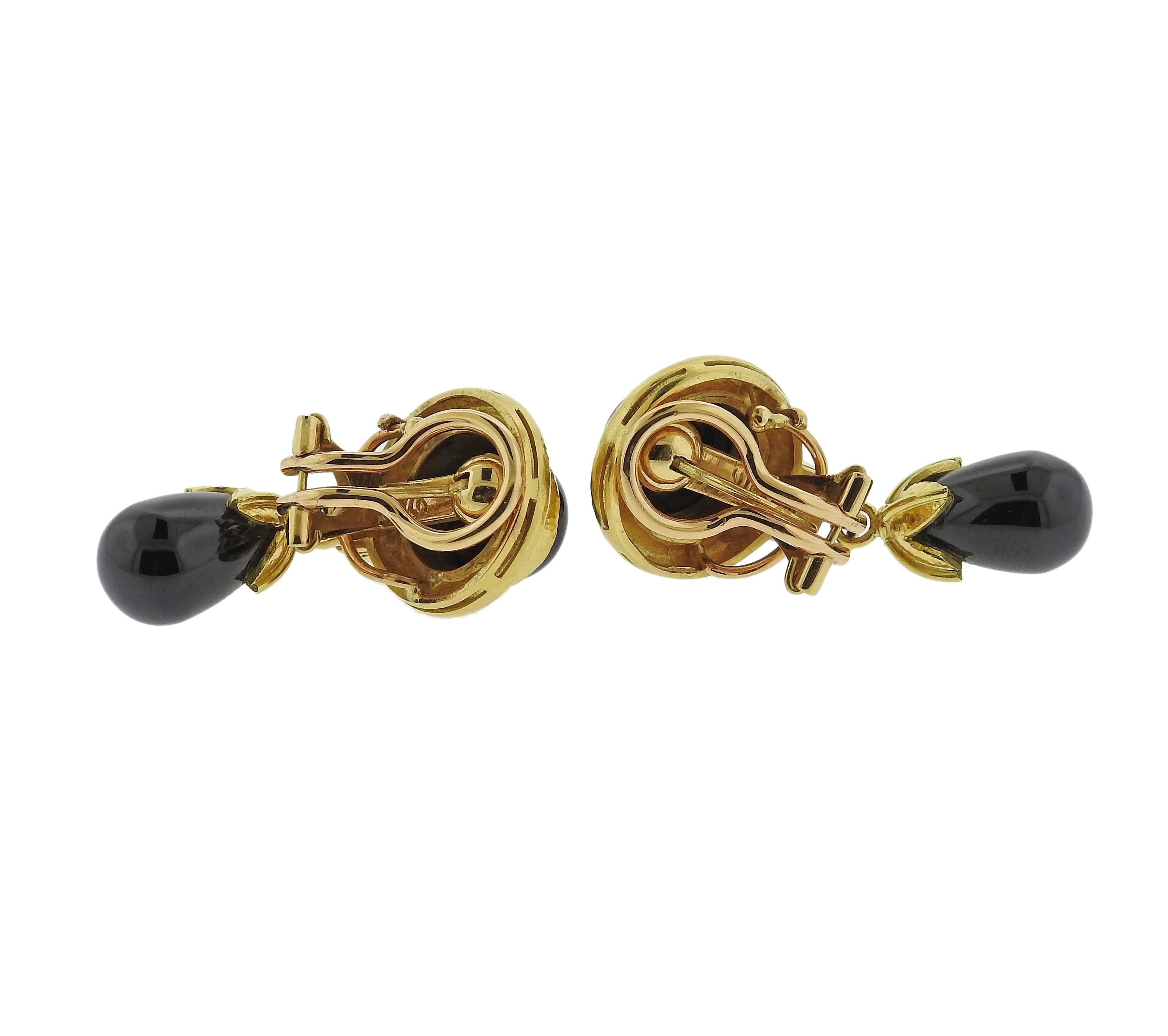 Elizabeth Locke Onyx Gold Drop Earrings In Excellent Condition For Sale In Lambertville, NJ