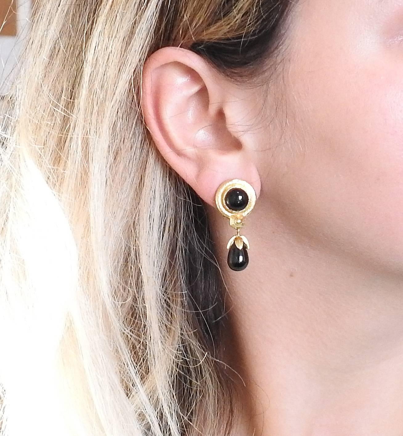 Women's Elizabeth Locke Onyx Gold Drop Earrings For Sale