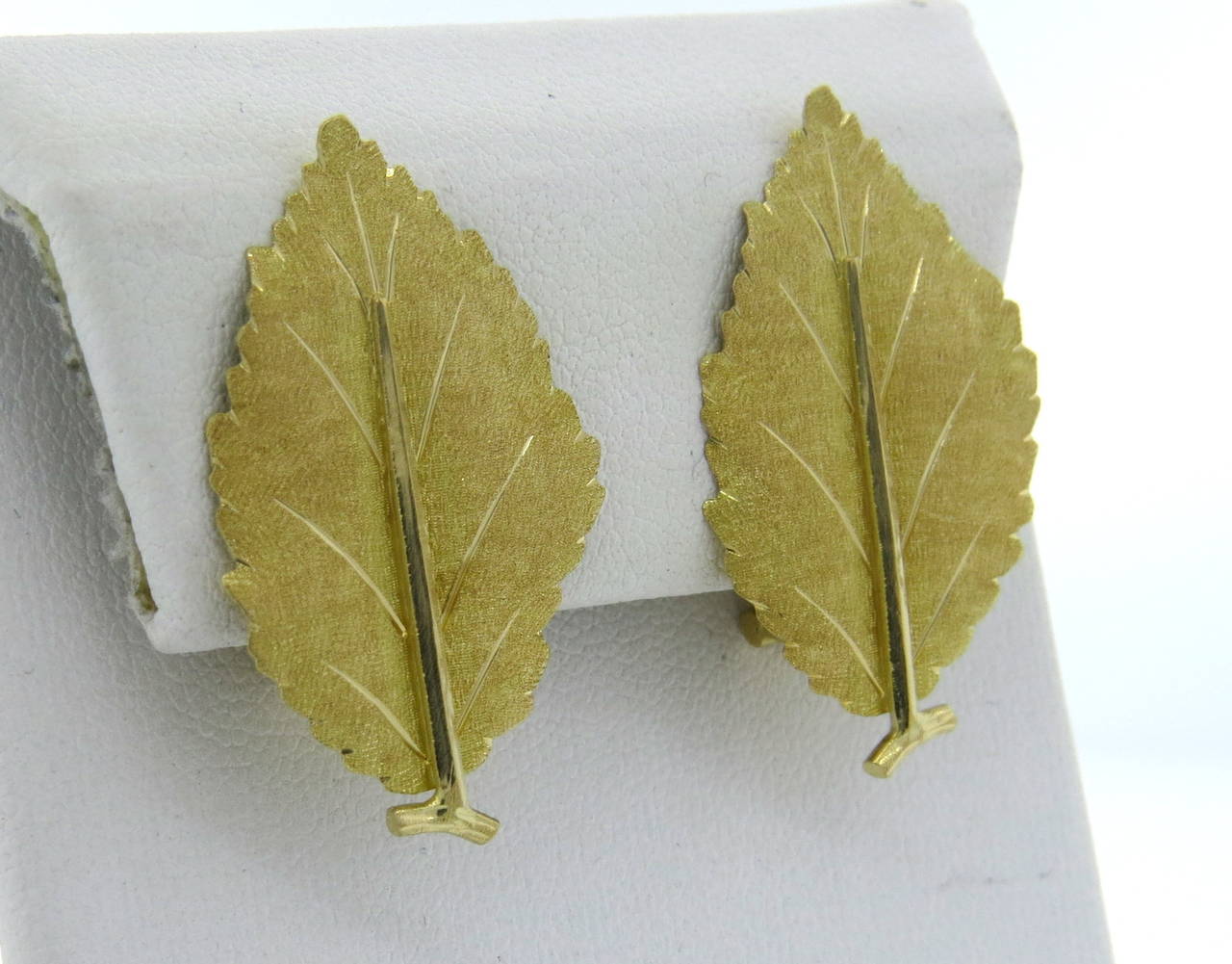 Buccellati Gold Leaves Earrings In Excellent Condition In Lambertville, NJ