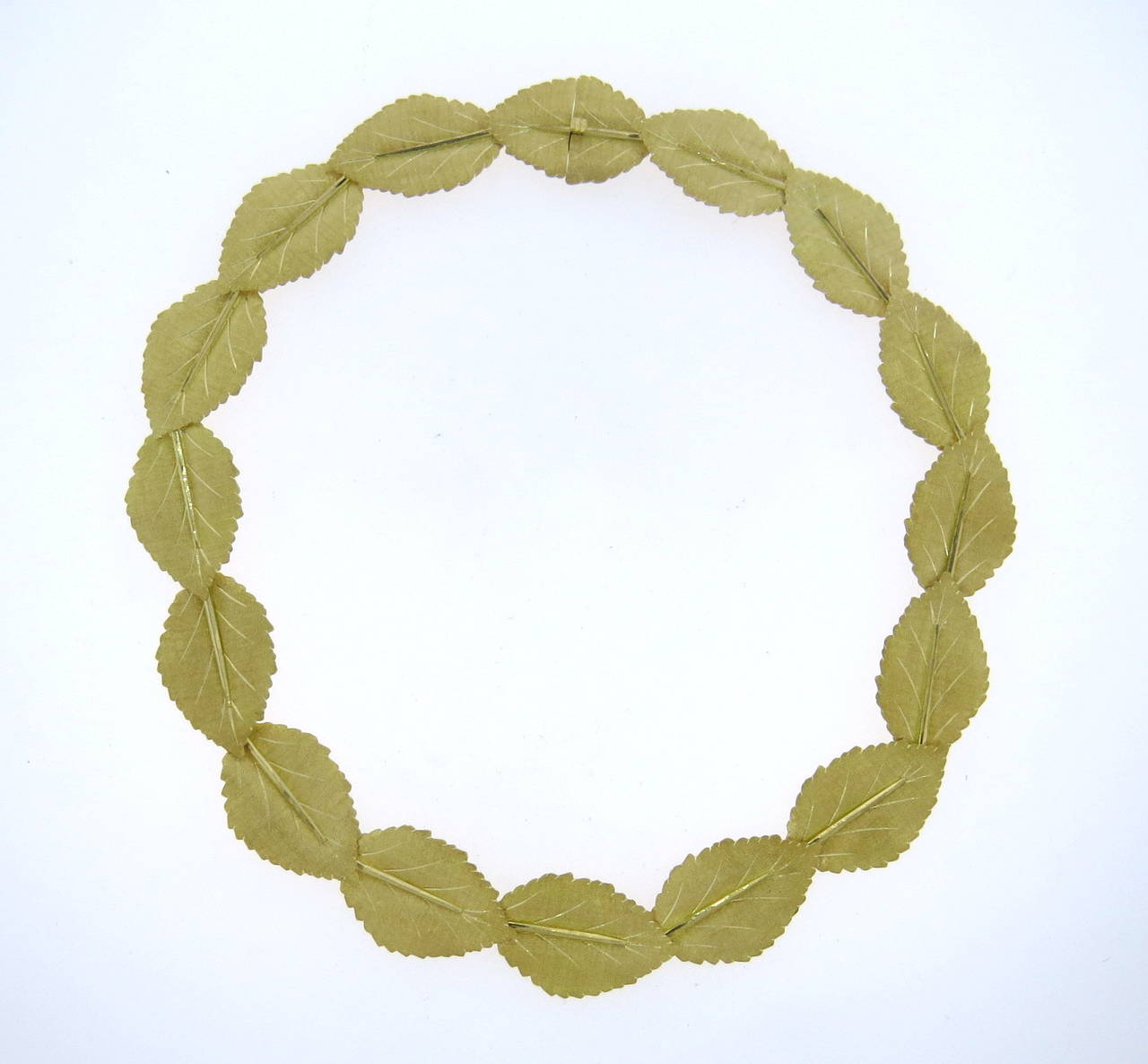 buccellati leaf necklace