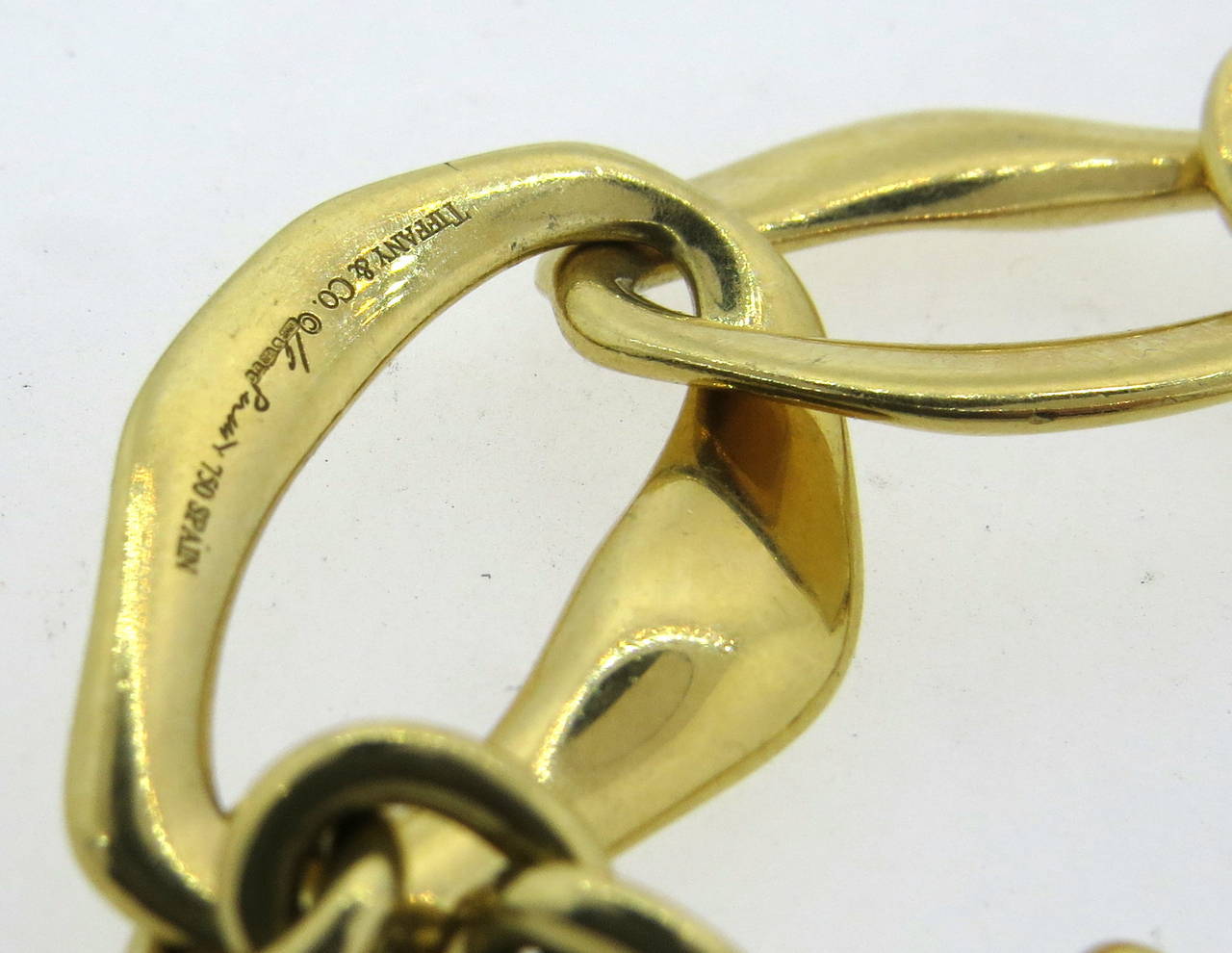 Tiffany & Co. Elsa Peretti Gold Link Toggle Bracelet In Excellent Condition In Lambertville, NJ