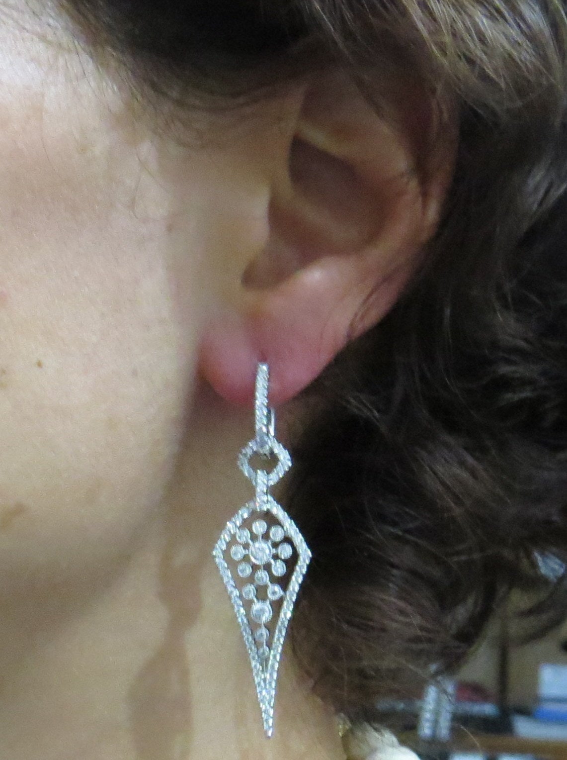 Impressive Diamond Gold Long Drop Night & Day Earrings In Excellent Condition In Lambertville, NJ