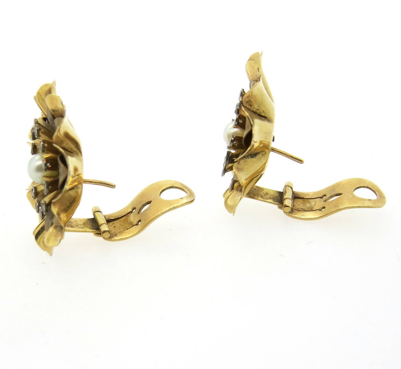 Retro Pearl Diamond Gold Flower Earrings In Excellent Condition In Lambertville, NJ