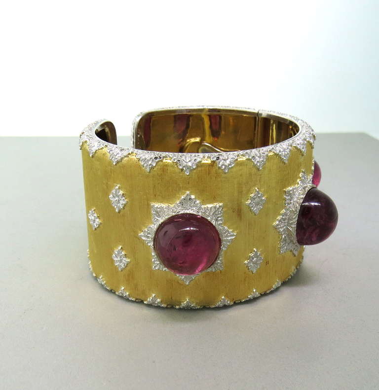 Impressive Buccellati Pink Tourmaline Cabochon Gold Cuff Bracelet In Excellent Condition In Lambertville, NJ