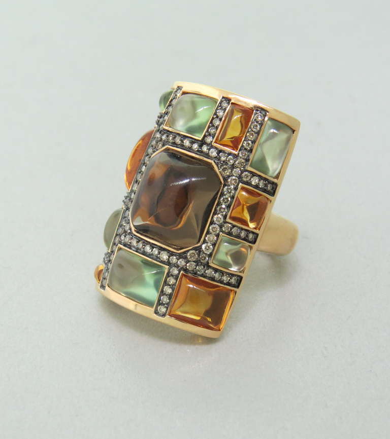 ring aus 18 Karat Roségold mit ca. 0,68 ct Diamanten und Cabochons aus Peridot, Citrin und Rauchtopas. Ringgröße 6 1/2, die Ringspitze ist 30mm x 20mm groß  21g