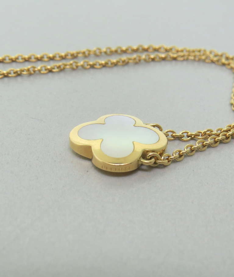 Van Cleef Arpels Alhambra Perlmutt Gold Anhänger Halskette 1