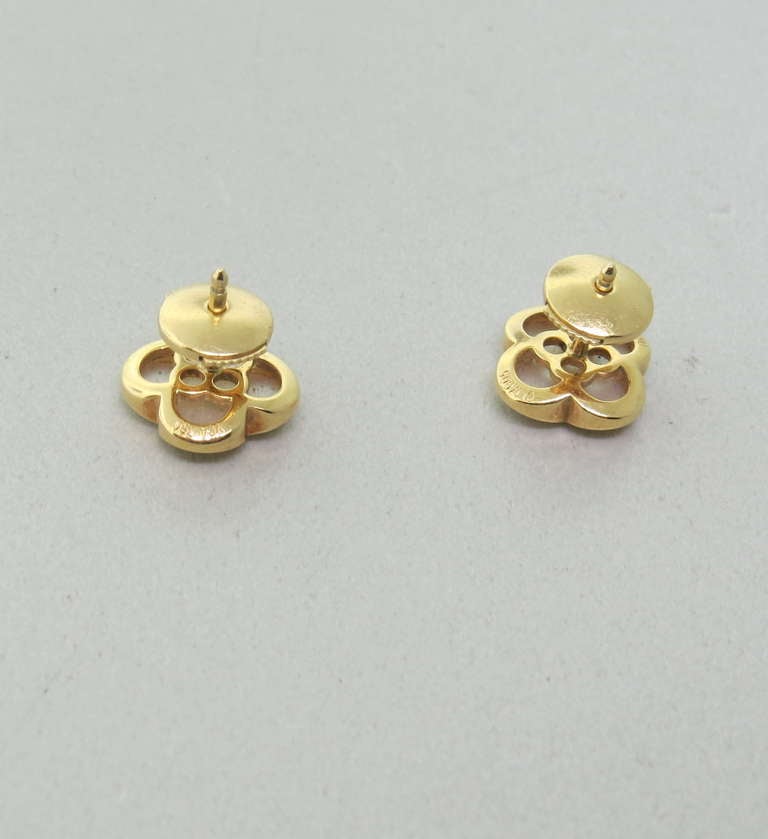 Van Cleef Arpels Alhambra Perlmutt-Ohrstecker aus Gold im Zustand „Hervorragend“ in Lambertville, NJ
