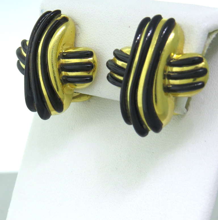 1980s vintage 18k gold earrings with black jade by Angela Cummings. Earrings are 25mm x 27mm. Marked 18k,1989,Angela Cummings. weight - 21.2g