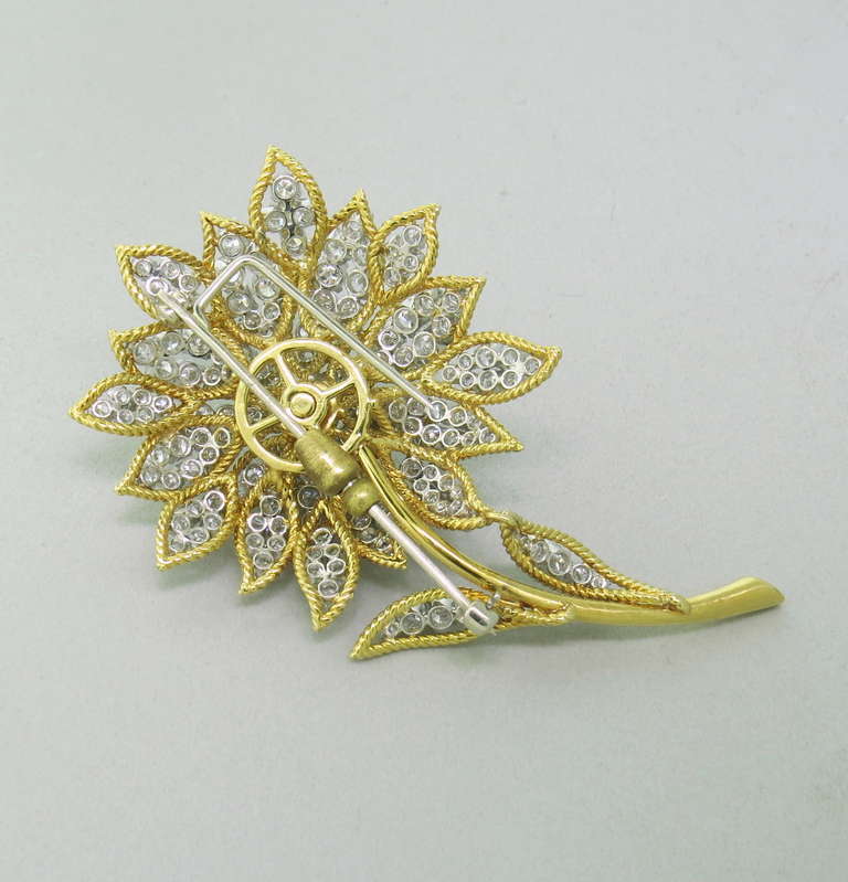 Beautiful 1950s flower brooch,set in 18k yellow gold with approx. 10.00ctw GH/VS diamonds. Brooch is 67mm x 40mm. weight 36.3g