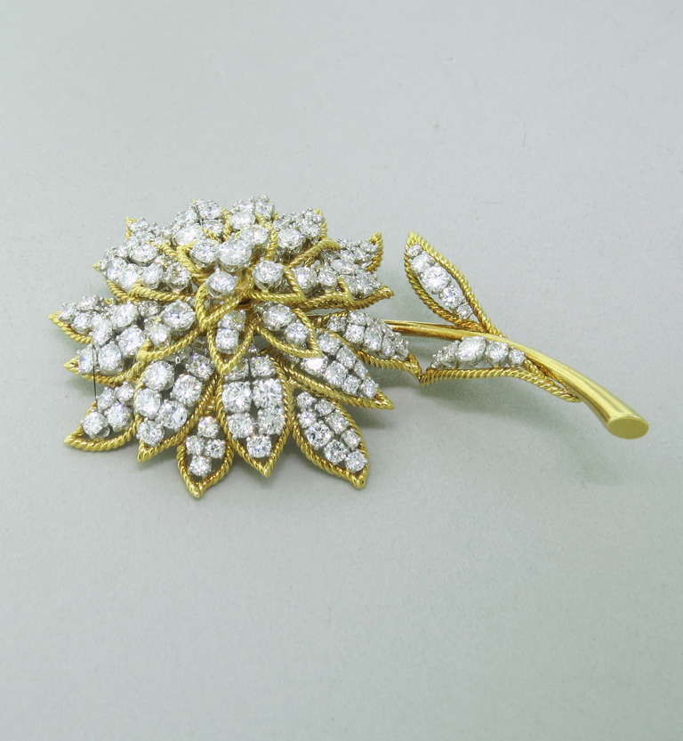1950s Impressive 10.00ctw Diamond Gold Flower Brooch Pin In Excellent Condition In Lambertville, NJ