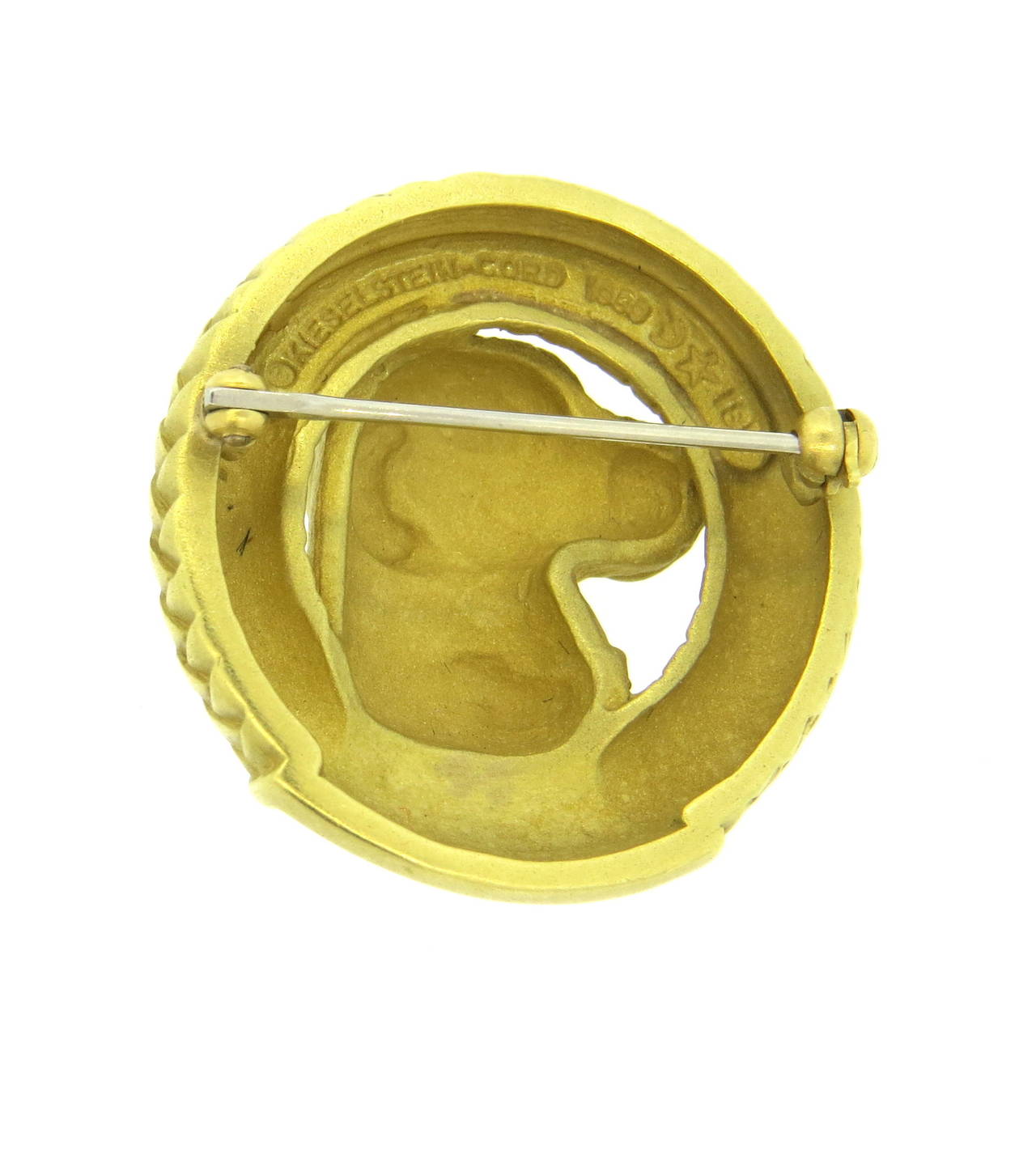 18k gold brooch, crafted by Barry Kieselstein-Cord, featuring labrador profile. Brooch is 30mm in diameter. Marked Kieselstein-Cord, 18k,makers hallmark. Weight of the piece - 23.9 grams