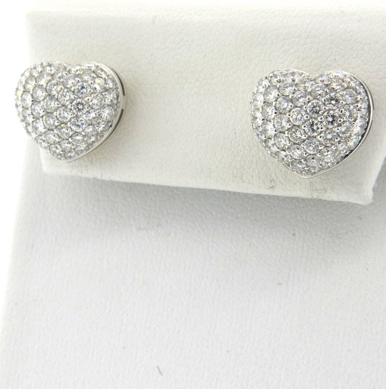 Adorable Diamond Gold Heart Earrings In Excellent Condition In Lambertville, NJ