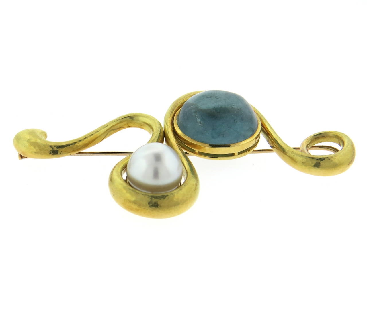 18k gold brooch pin, crafted by Leo de Vroomen, featuring 13.6mm pearl and approximately 29-30ct aquamarine cabochon, measuring 20.8mm x 18.4mm x 10.2mm. Brooch is 85mm x 44mm. Marked with English gold assay and maker's marks. Weight of the piece -