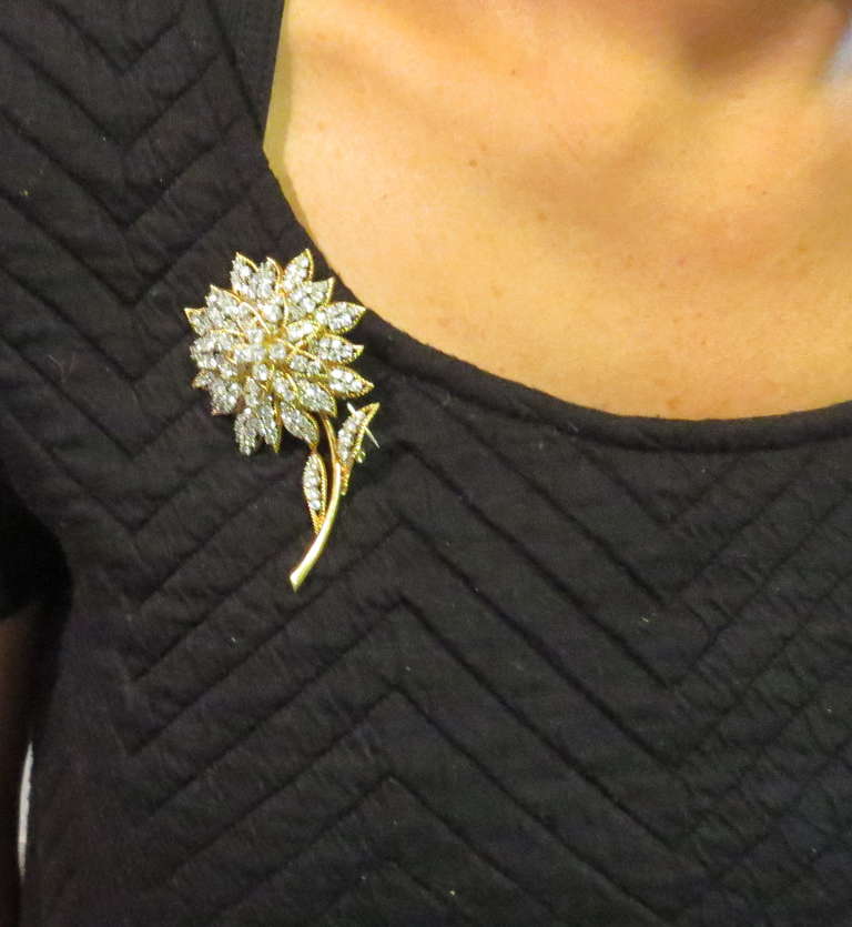 1950s Impressive 10.00ctw Diamond Gold Flower Brooch Pin 1