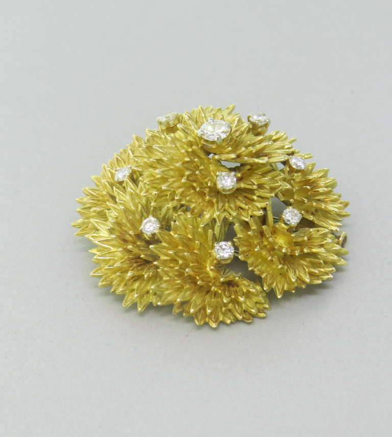 18k yellow gold, 1970s vintage French brooch by Regner, in 18k yellow gold with approx. 0.90ctw diamonds. Brooch is 40mm x 40mm. Marked Paris,Regner. weight 36g