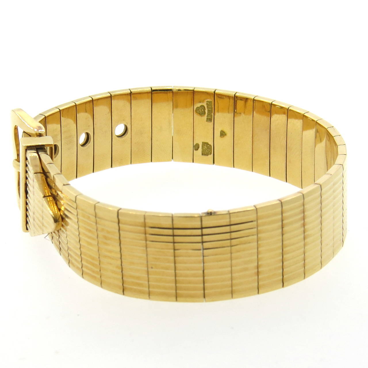 An 18k yellow gold buckle bracelet.  The bracelet measures 9