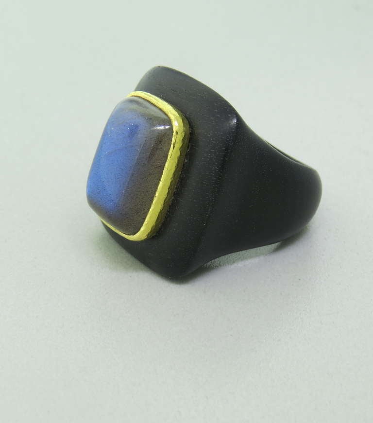Large Wood Labradorite Gold Ring In Excellent Condition In Lambertville, NJ
