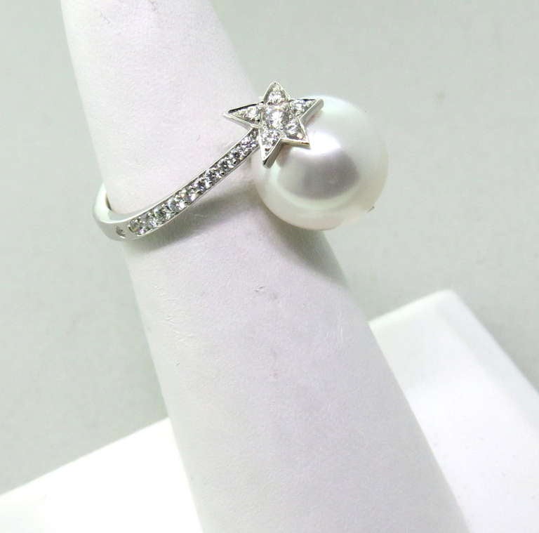 Chanel Cometes Gold Diamond Pearl Ring In Excellent Condition In Lambertville, NJ