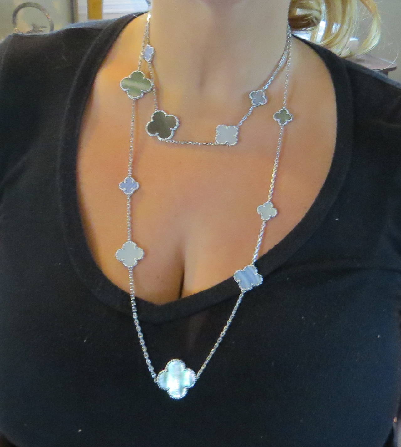 vca 16 motif necklace