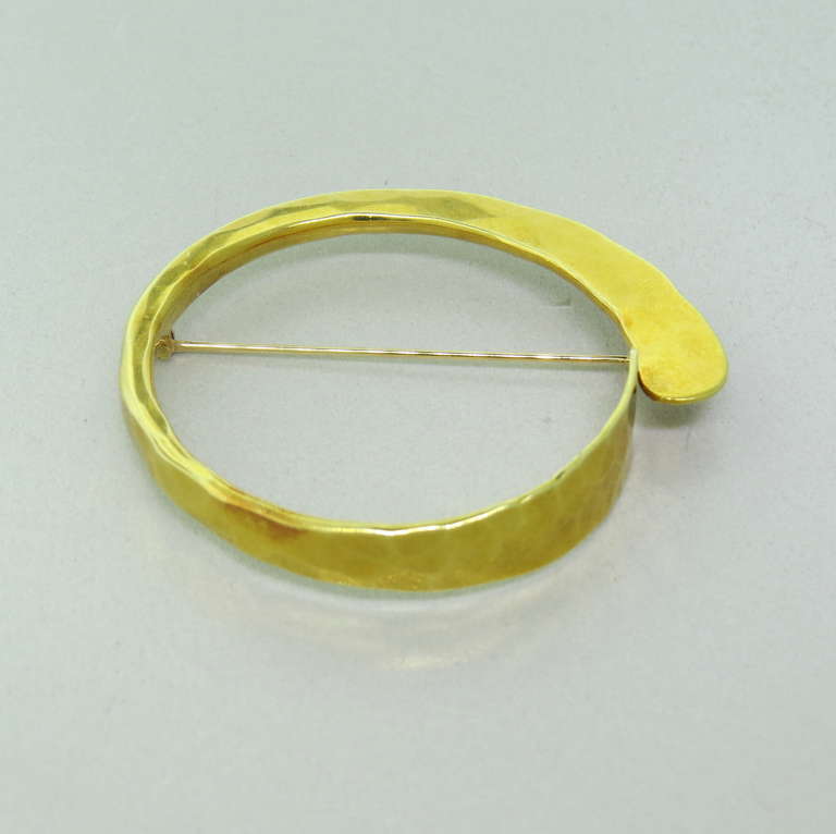 Metal: 18k Yellow Gold
Dimensions: 55mm x 49mm
Weight: 26.0 grams