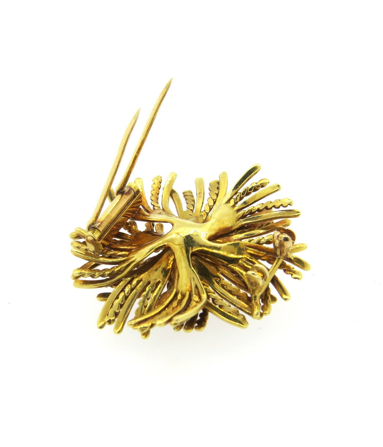 18k yellow gold anemone brooch, crafted by Tiffany & Co. Measuring 40mm x 40mm. Marked Tiffany & Co,18k. Weight of the piece - 22.2 grams