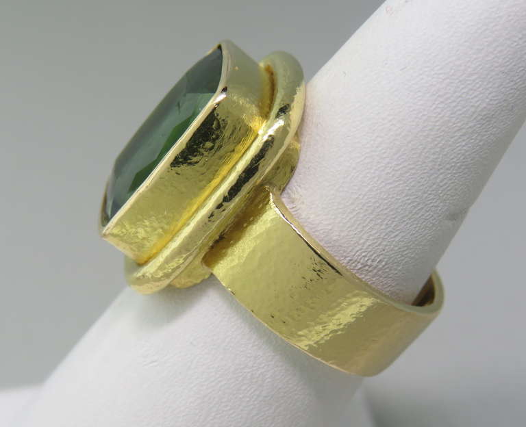 Elizabeth Locke Gold Green Tourmaline Ring In Excellent Condition In Lambertville, NJ