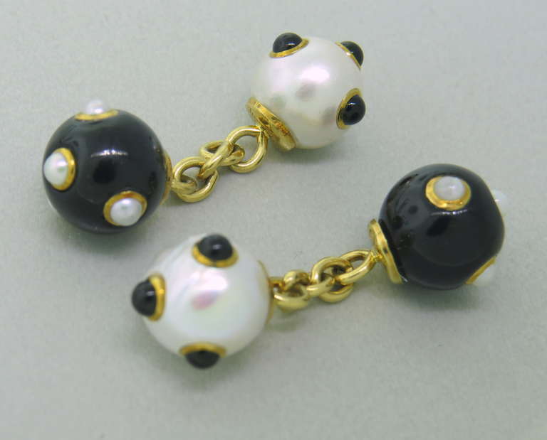 18k gold Trianon cufflinks with onyx and pearl balls. Cufflink top 10mm in diameter. Marked Trianon,750. weight - 8.3g