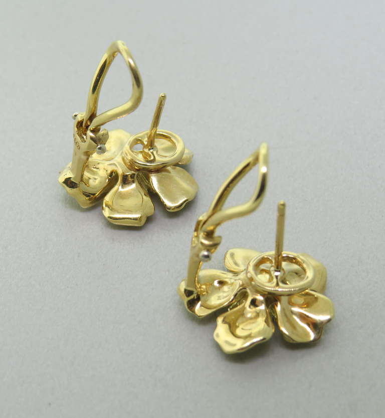 Tiffany & Co Wild Rose Flower Gold Earrings In Excellent Condition In Lambertville, NJ