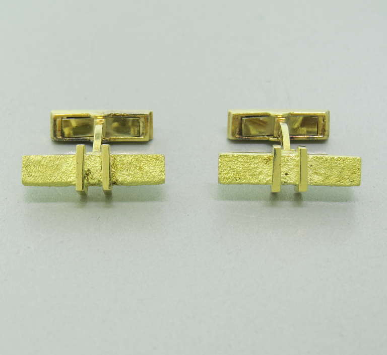 These 18k Yellow gold French cufflinks will add an air of sophistication to your attire.  They measure 21.3mm x 7mm and weigh 14.3 grams.