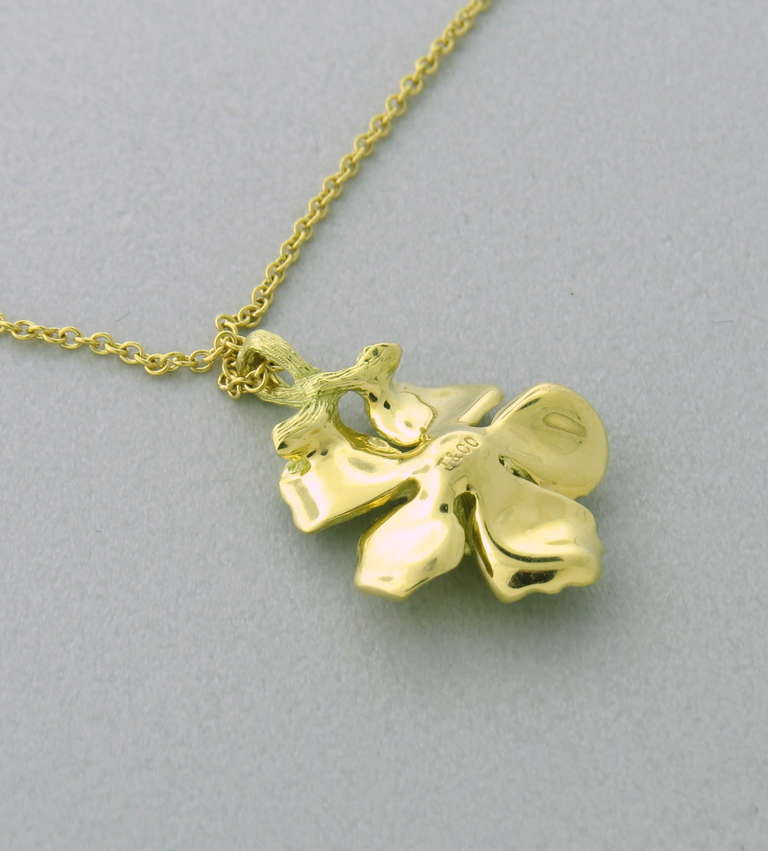 Tiffany & Co Wild Rose Flower Pendant Necklace In Excellent Condition In Lambertville, NJ