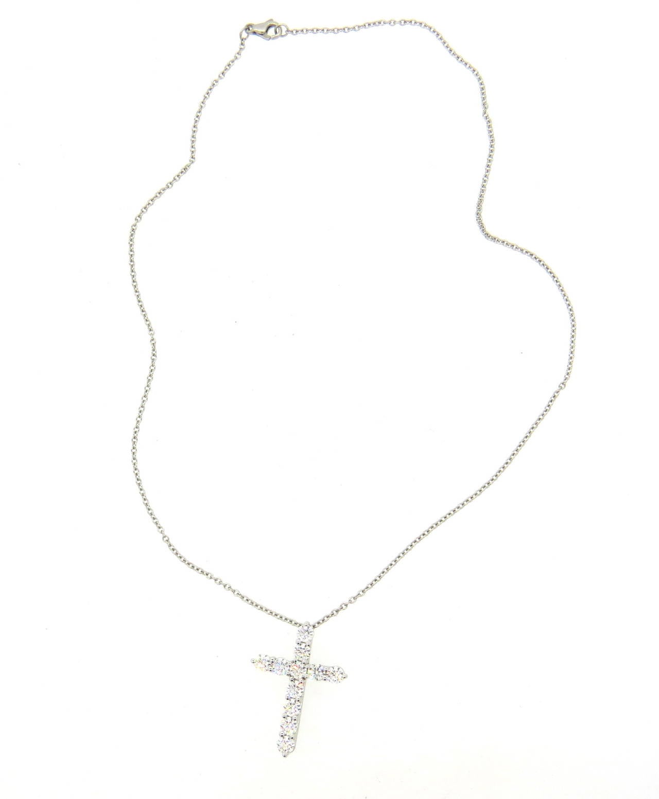 Fine Platinum Diamond Cross Pendant Necklace In Excellent Condition In Lambertville, NJ