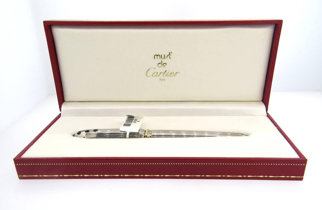 Cartier platinum finish fountain pen from the Panthere collection featuring an 18K gold nib and an onyx stone on the cap and end. Pen is a brand new, store sample, can use polishing because of light tarnish. Comes with original box, booklets and 10