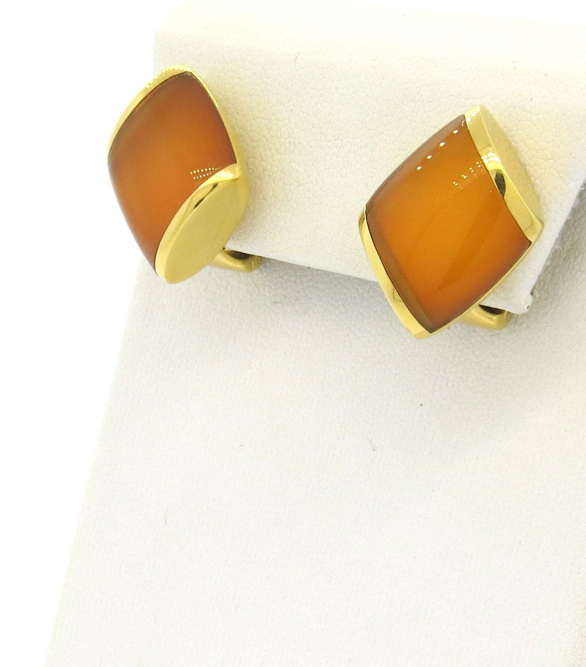 Vhernier Plateau Orange Carnelian Crystal Gold Earrings In Excellent Condition In Lambertville, NJ