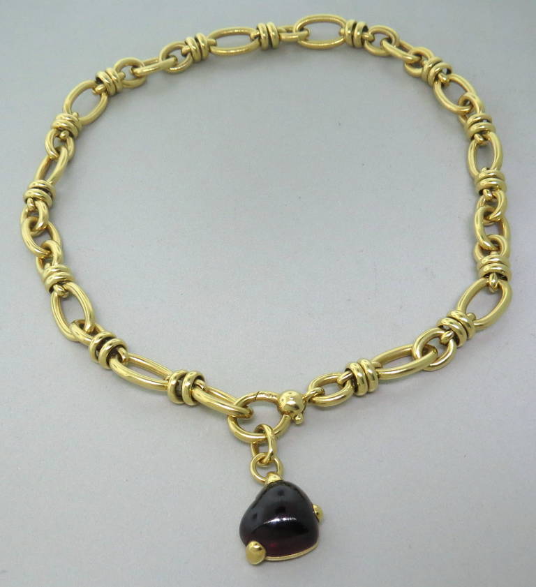 Pomellato Garnet Cabochon Charm Gold Link Necklace In Excellent Condition In Lambertville, NJ