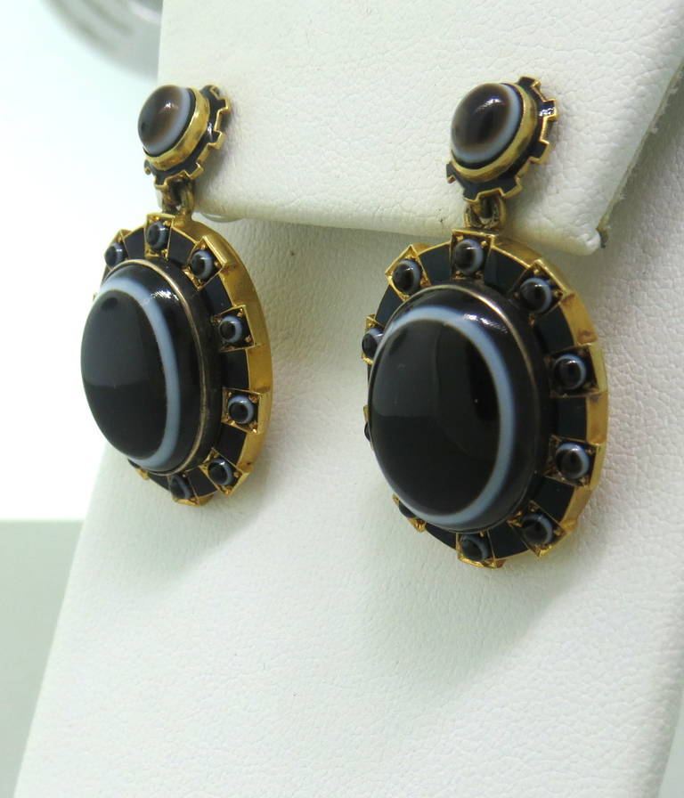 1870s Antique Victorian Banded Agate Enamel Gold Earrings In Excellent Condition In Lambertville, NJ