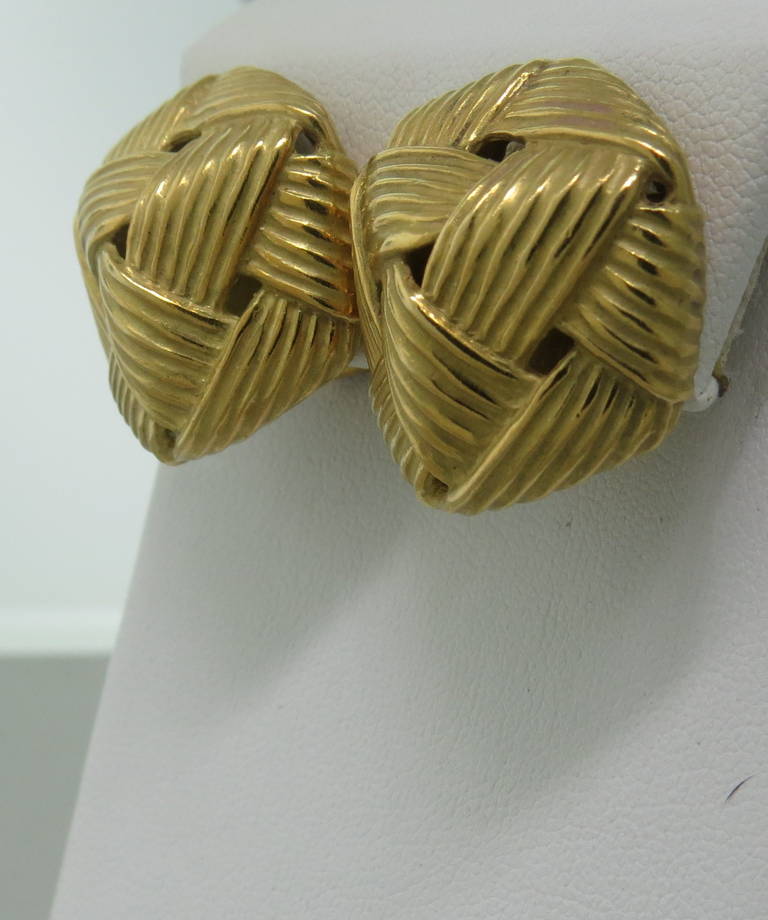 Vintage 1980s Angela Cummings earrings in 18k gold,measuring 25mm x 26mm. Marked 18k and Angela Cummings. weight 31.7 gr