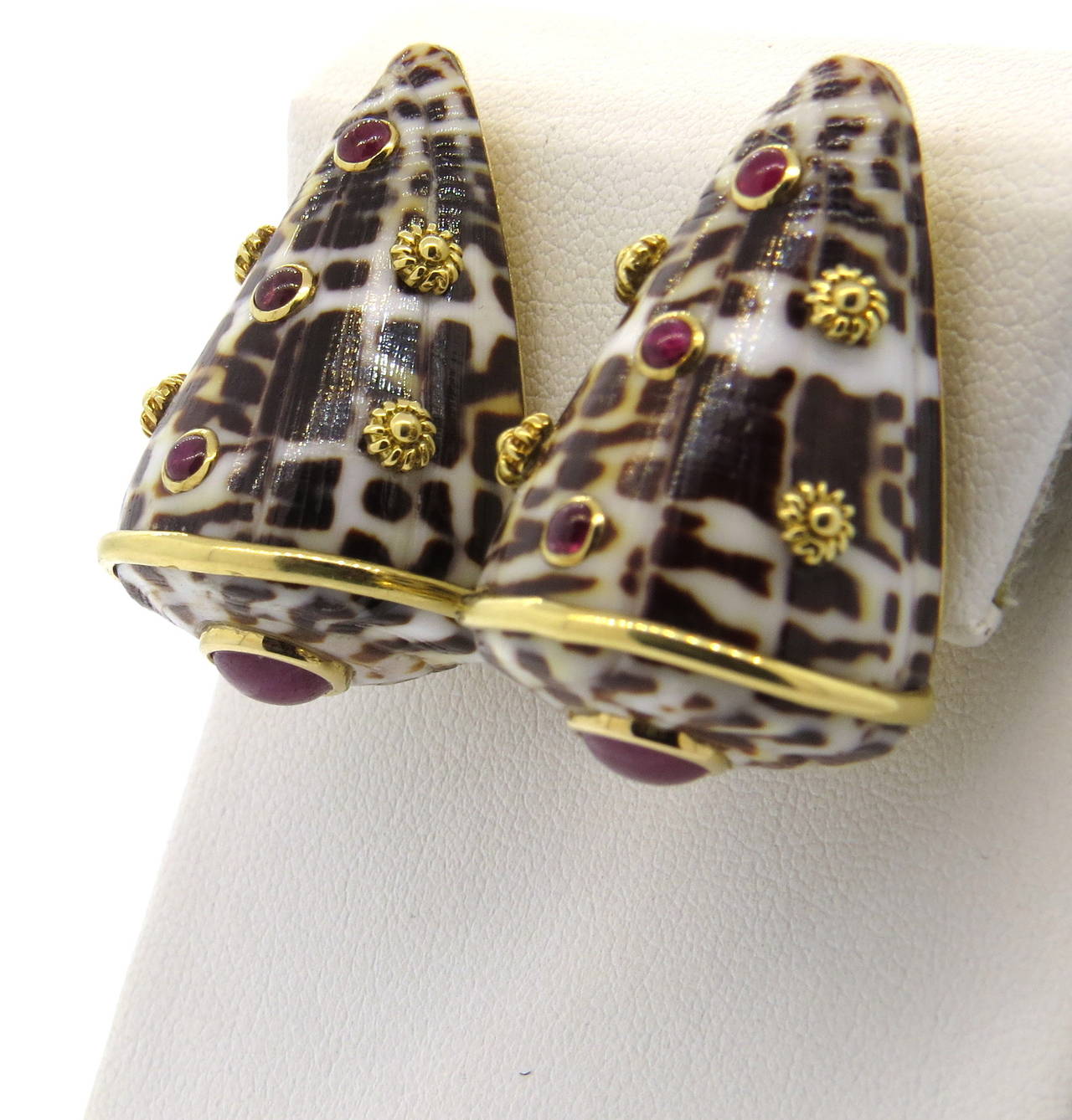 Women's Trianon Shell Ruby Cabochon Gold Earrings