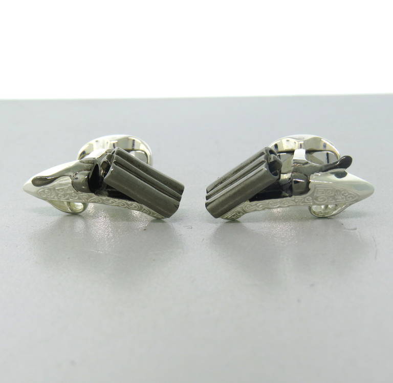Brand new Deakin & Francis sterling silver engraved cocked gun cufflinks. Come with original box and papers. Cufflinks measure 28mm x 10mm, weight - 22.9gr