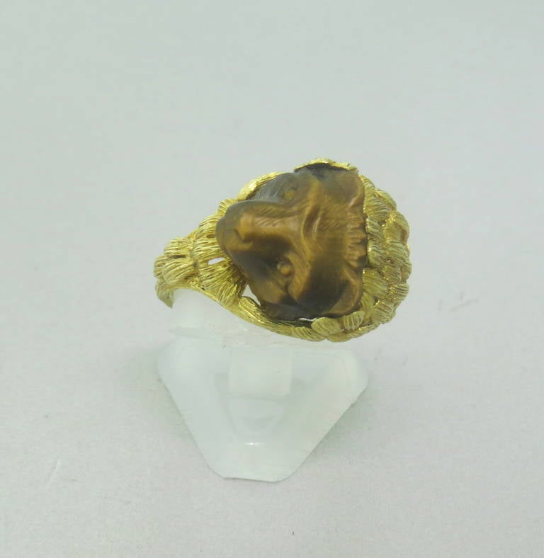 1960s Continental Carved Tiger's Eye Gold Bear Ring In Excellent Condition In Lambertville, NJ